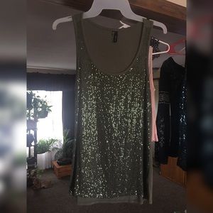 Tank bundle! 3/$10! Save on shipping!